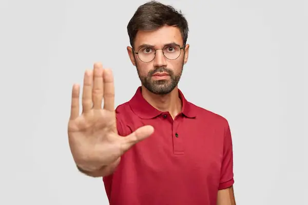 common-mistakes-of-cleaning-glasses