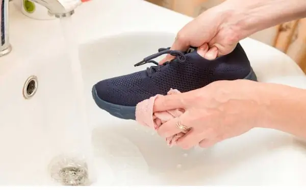 how-to-hand-wash-reebok-shoes
